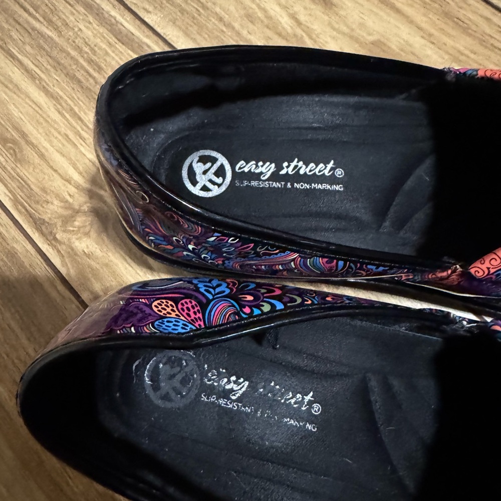 Beautiful Multicolored Clogs That Are Lightweight… - image 2